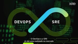 Imagem destacando DevOps e SRE com um design de infinito e código binário ao fundo.