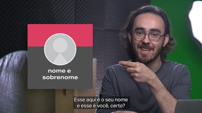 Pessoa apontando para uma imagem de perfil genérica com texto nome e sobrenome ao lado.