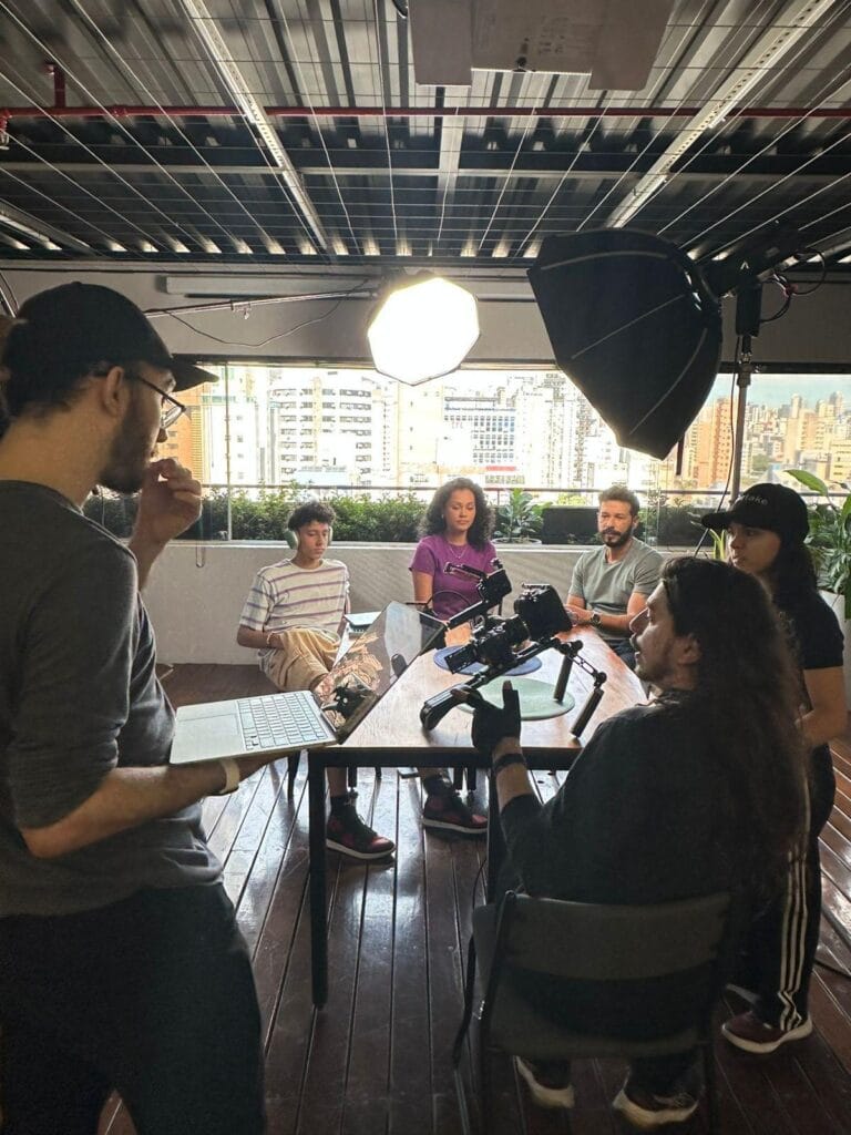 Equipe da Silvertake gravando em locação
